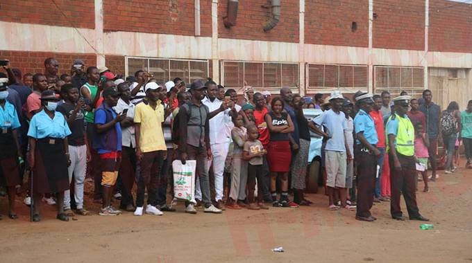 Mereki demolitions attract crowds