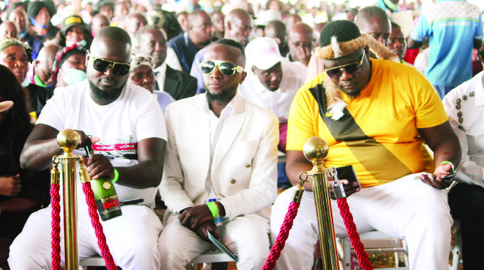 People follow proceedings at the burial of the late Genius Kadungure without wearing face masks and social distancing as per Covi-19 regulations in Harare on Saturday