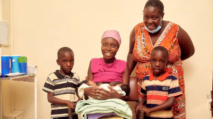 giving hope . . . Tapiwanashe and Kupakwashe Chitiyo and their mother (standing), visited Anotidaishe and Atipaishe’s mother recently