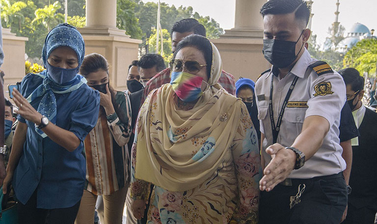 Datin Seri Rosmah Mansor arrives at the High Court in Kuala Lumpur February 18, 2021. — Picture by Firdaus Latif - MalayMail.com)