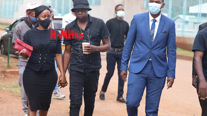 Ti Gonzi arriving at the Harare Magistrates' Court