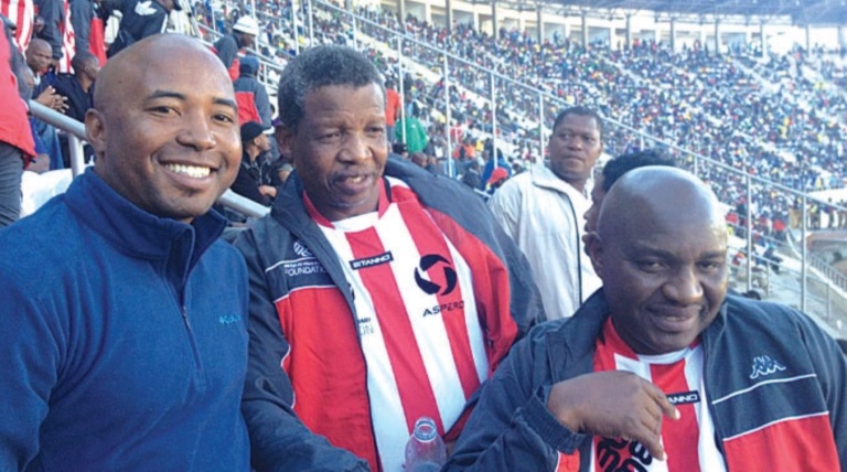 CRYING FOUL. . . Highlanders legend, Douglas “British’’ Mloyi (centre), seen here in the company of the late Bosso superstar, Willard Mashinkila-Khumalo (right) and sports broadcaster, Mike Madoda, still feels the pain of the events of the final weekend of the league championship, in 1977