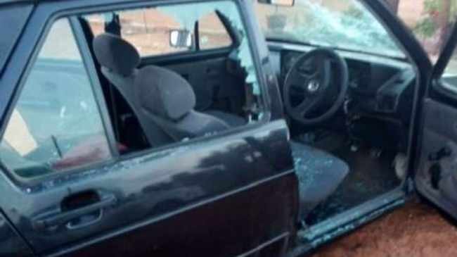 This type of violence also affects women, as some of them even had to run for cover, as their cars were pelted by stones by this ’’angry lynch mob’’, said ANC regional spokesperson Matome Taueatsoala. Picture: Twitter / @ruraltarain