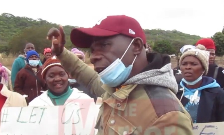 A video has since emerged of a Zanu PF supporter, Sabhuku Nhamoinesu Nemanwa, addressing the gathering that attacked the opposition leader's convoy. Nemanwa boasts that they violently blocked Chamisa because "we don't want him here." (Screengrab from video by Masvingo Mirror)