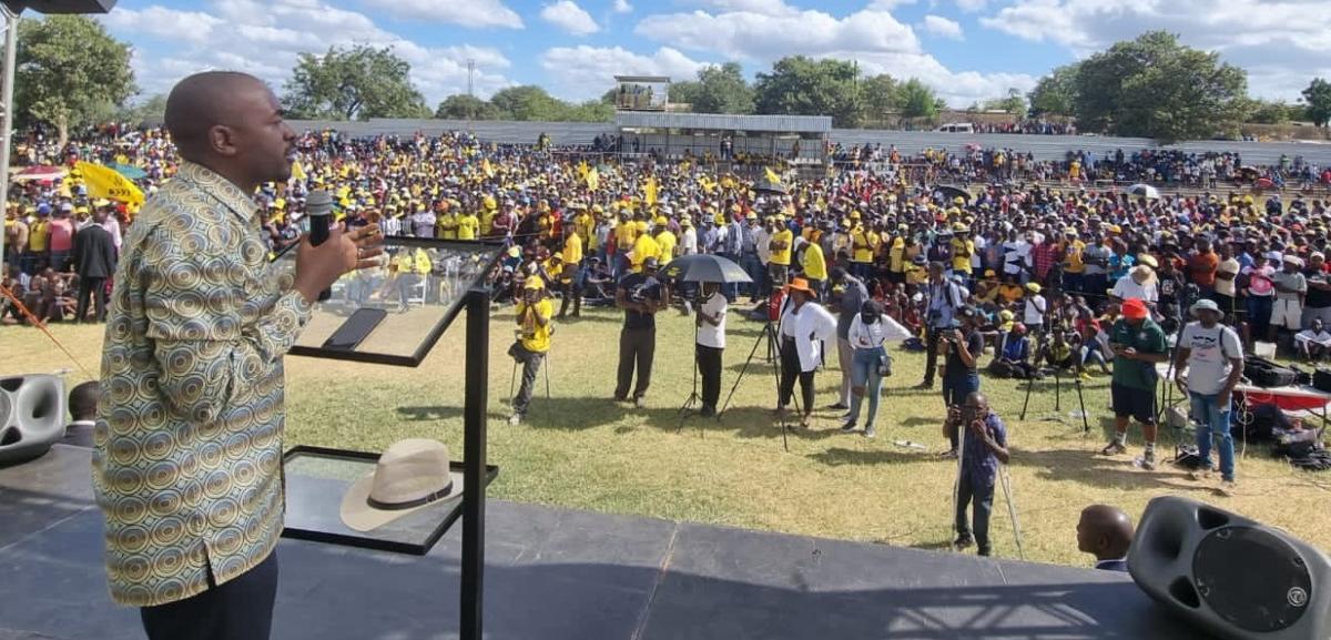 Addressing a Beitbridge rally on Sunday ahead of March 26 by-elections, CCC leader Nelson Chamisa said that Zanu-PF elders in the top offices should be ready to surrender power to the young to fix the country’s socio-economic situation.