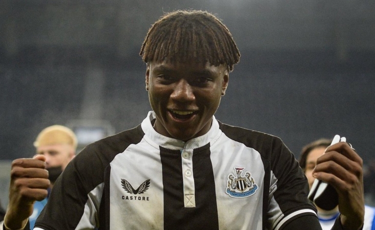 Newcastle United has offered exciting Zimbabwean teenager Michael Ndiweni his first professional contract