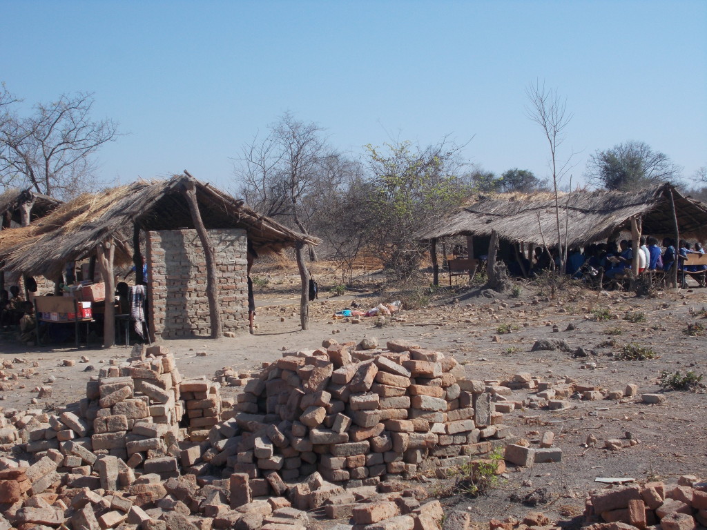 File picture of a school with no proper buildings in Chinhoyi (Picture via ZimbabwesChildren.org)