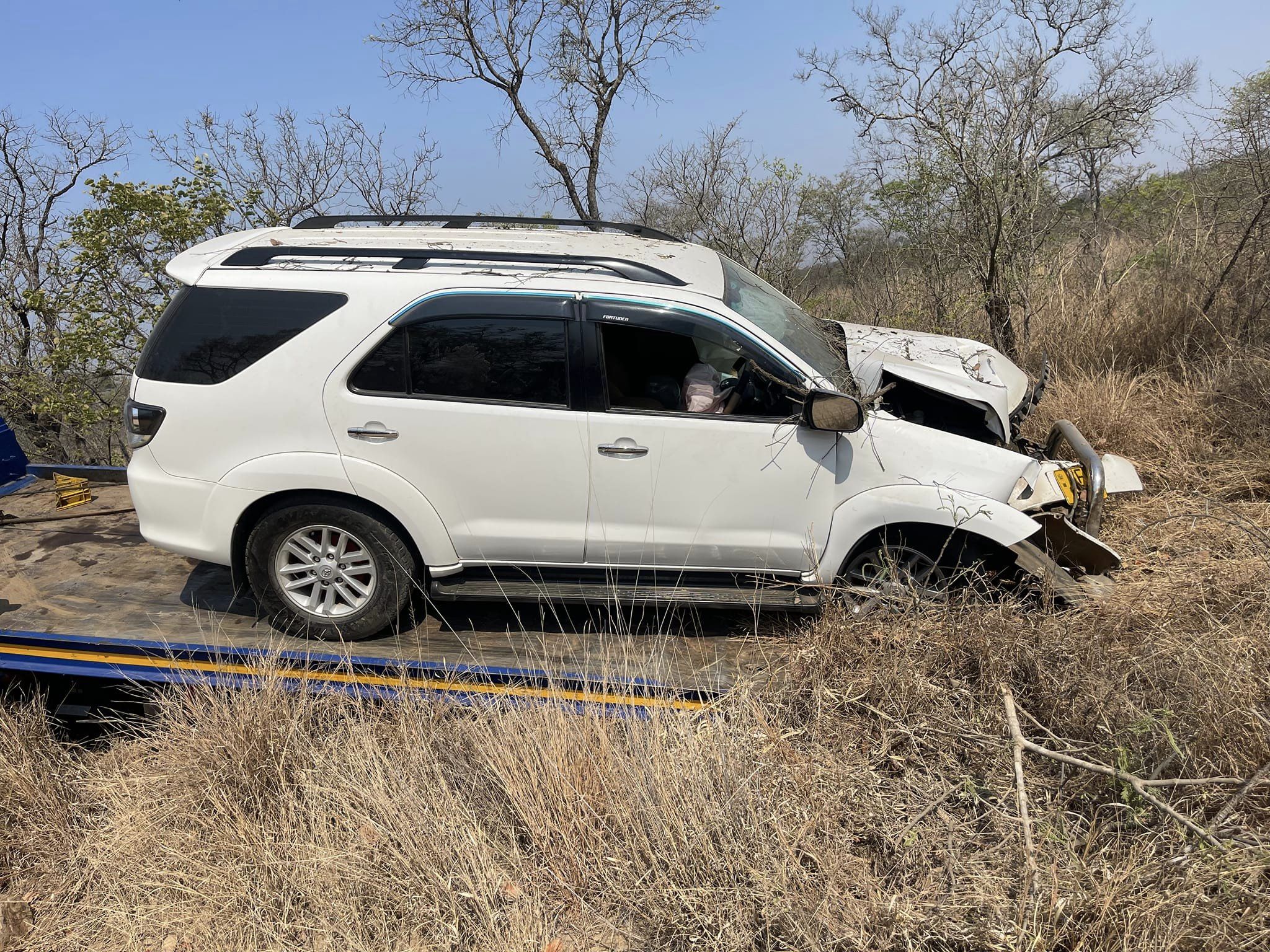On the same day comedienne Madam Boss was involved in accident, Zimdancehall singer Freeman has moved to clarify reports that he had been involved in a separate accident that saw his white Fortuner damaged. Freeman insisted it was a cousin's friend who drove his car and crashed it.