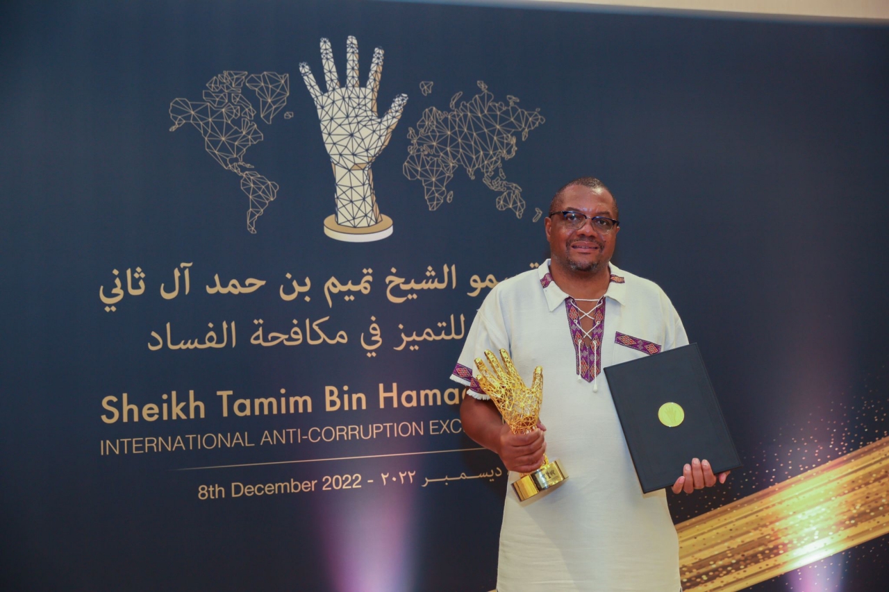 Zimbabwean journalist Hopewell Chin’ono with his International Anti-Corruption Excellence Award in Qatar