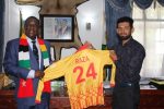 Raza visits Mnangagwa at State House; presents him with his jersey Zimbabwe cricket team all-rounder Sikandar Raza took some time off the pitch on Tuesday to pay a courtesy call on President Emmerson Mnangagwa at State House in Harare.