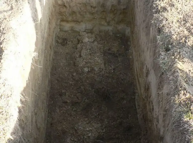 File picture of a grave (Picture via Masvingo Mirror)