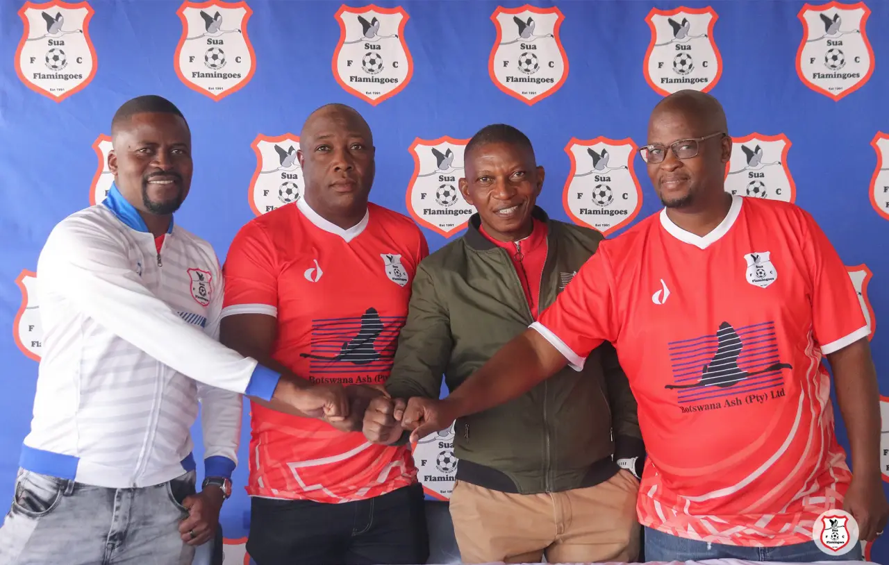 Botswana's Sua Flamingoes unveil Mandla Mpofu (second left) as new head coach (Picture via Sua Flamingoes FC)