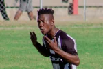 ‘Unstoppable’ Bosso cruise past Manica with Peter Muduhwa’s solitary strike Highlanders defender and vice-captain Peter Muduhwa (Picture via Highlanders FC on Twitter)