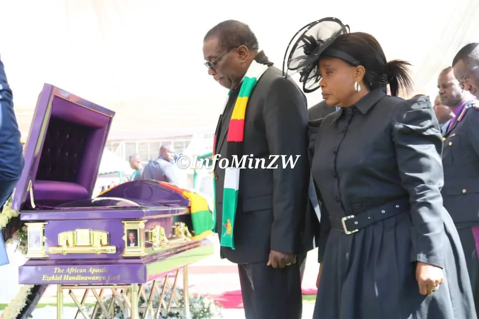 President Emmerson Mnangagwa paid his last respects to the late Archbishop Ezekiel Handinawangu Guti (Picture via Information Ministry)