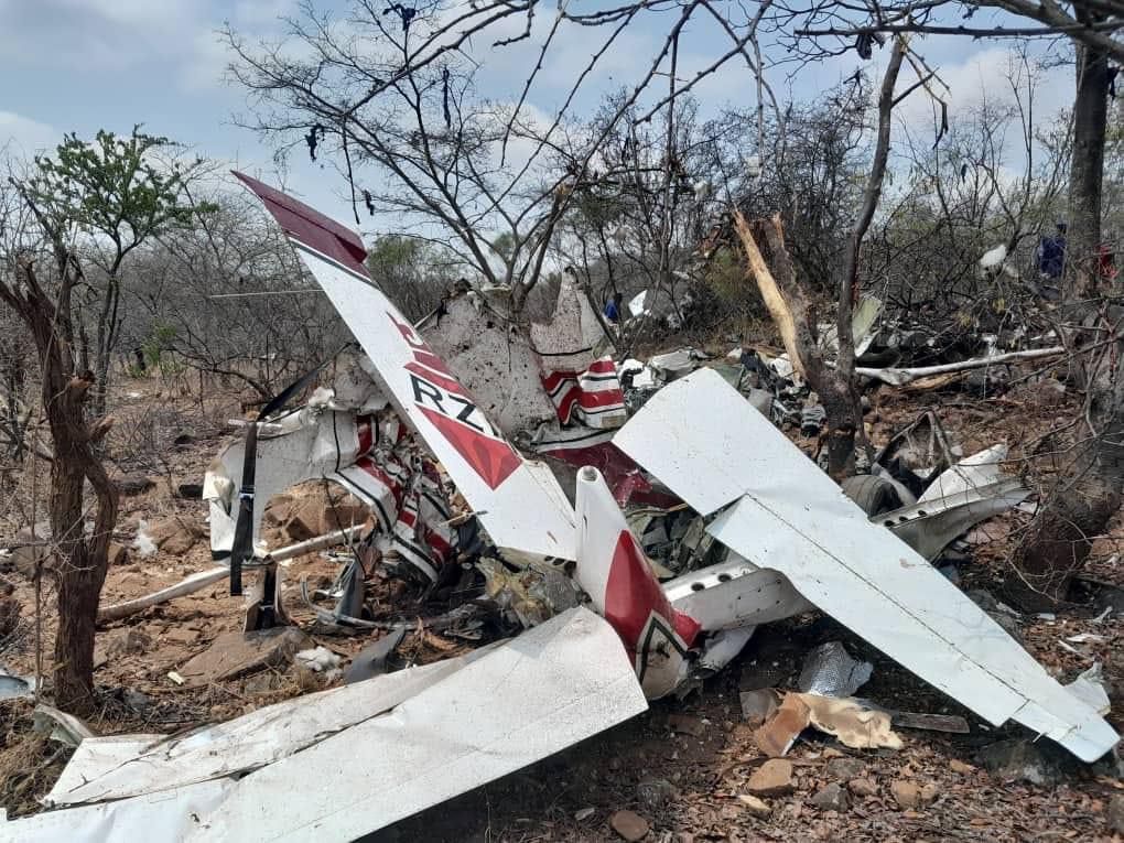 Six people have died after a RioZim Cessna 206 plane crashed in the Zvamahande area of Mashava (Picture via Twitter - @stateofthenaZW)