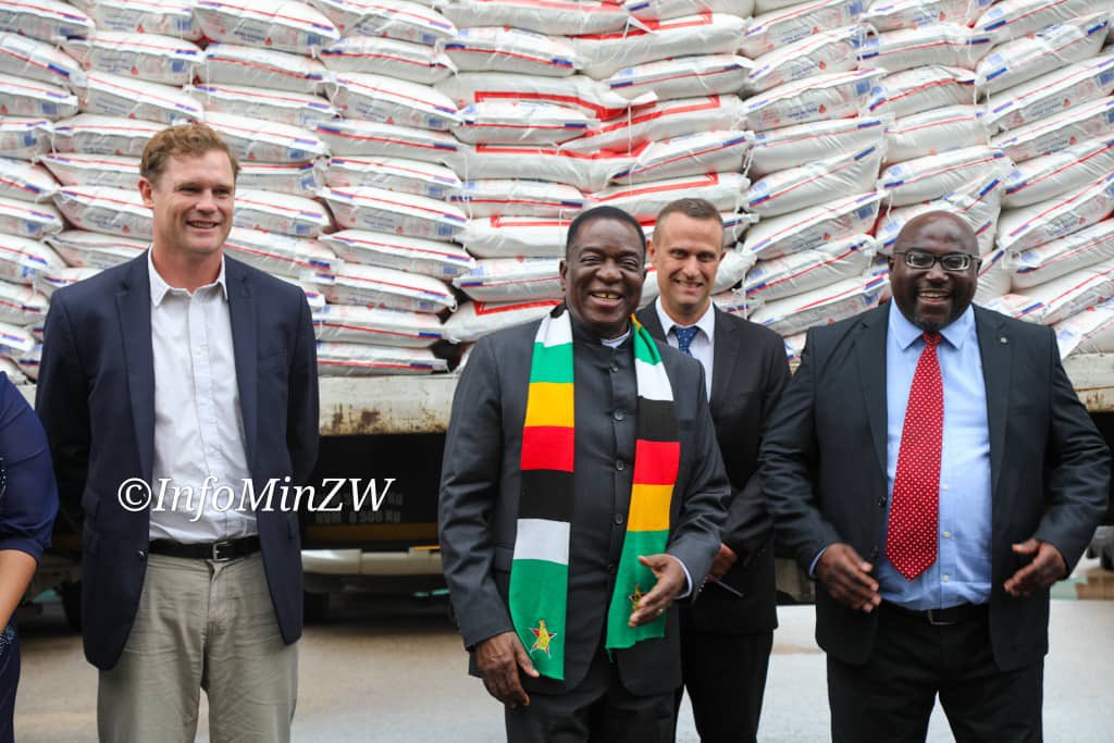 President Emmerson Mnangagwa resumed duty at State House from annual leave and one of his first acts was to receive a donation of 30 tons of maize meal from two leading local wholesalers, N Richards Group and Gain Cash & Carry, for distribution to vulnerable members of society. (Picture via Ministry of Information)