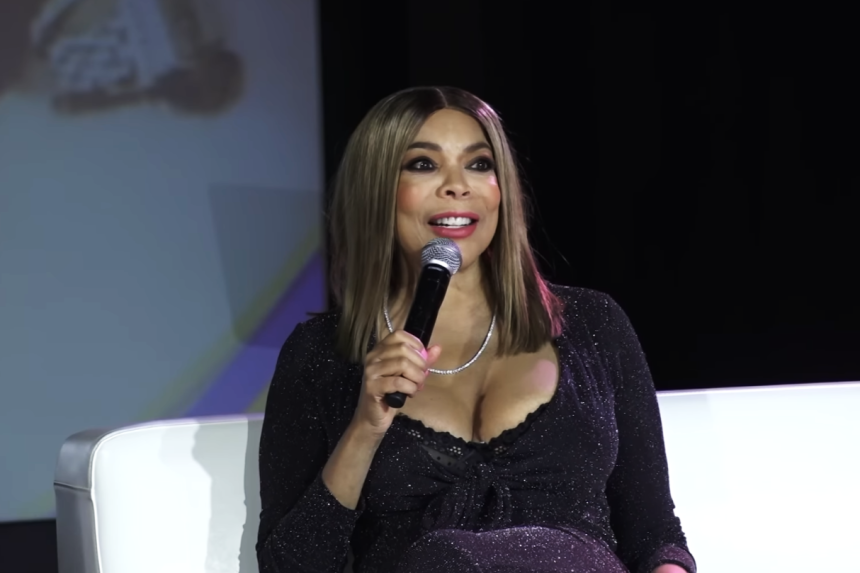 Wendy Williams during an interview with JusNik of WBLS at Circle of Sisters, 22 November 2022 (Picture via WBLS, CC BY 3.0 , via Wikimedia Commons)