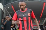Billiat scores ninth goal of the season, Yadah coach tips him for golden boot Khama Billiat who was officially unveiled at Yadah Hotel, saw his home and away jerseys both selling for a whopping US$25,000 at auction. (Picture via Tafadzwa 'Sticks' Chigandiwa - Nehanda Radio)