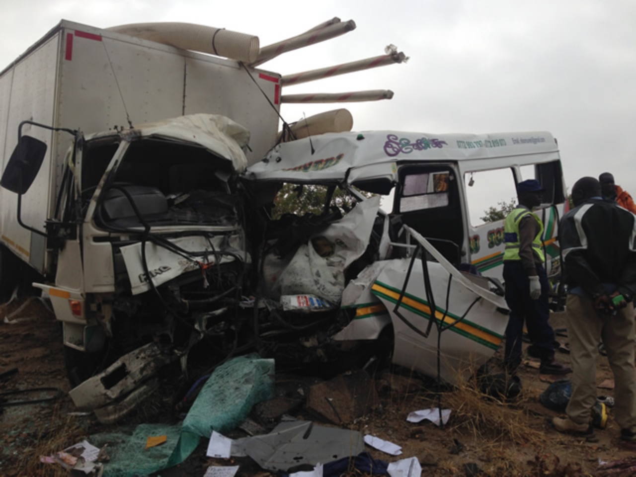 15 dead after haulage truck rams into kombi overloaded with 44 passengers (Picture via Masvingo Mirror)