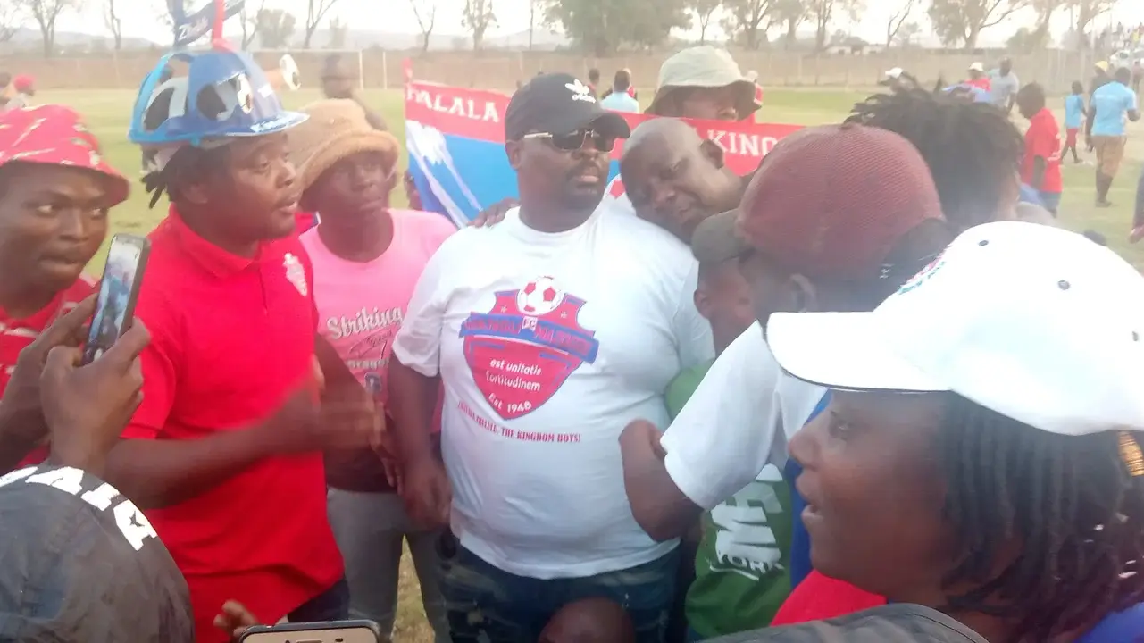 Richard Mazodze (in black cap) poses for a picture with FC Wangu Mazodze fans (Picture via TellZim News)