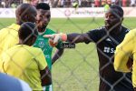 ZIFA suspend referee for six weeks over dodgy penalty call in Simba, Bosso clash Furious Highlanders captain Ariel Sibanda giving the referee and his assistants a mouthful during the abandoned game between Simba Bhora and Highlanders, 22 September 2024 (Picture via Libertino)