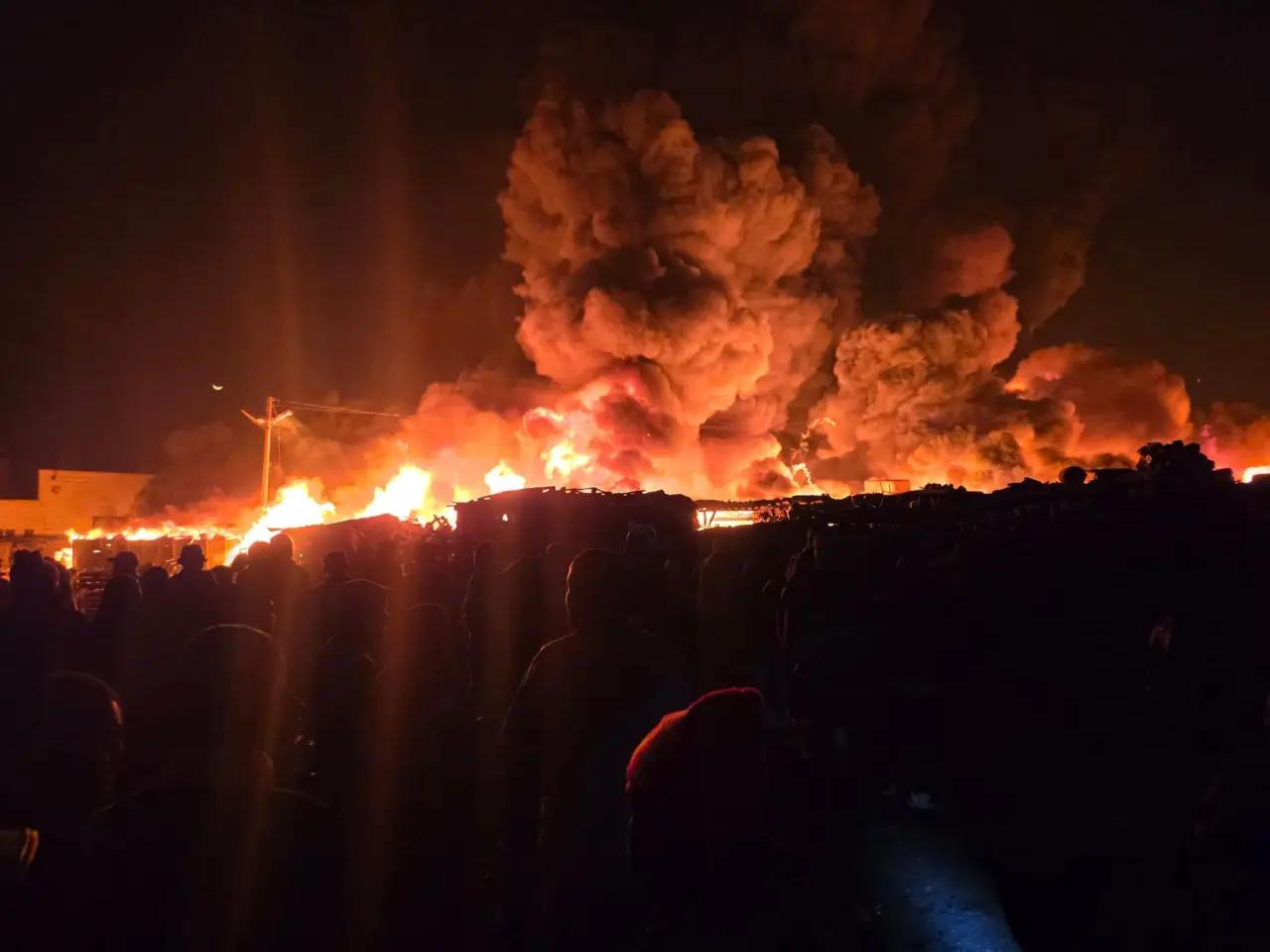 Devastating fire engulfs Mbare Musika market in Harare (Picture via ZBC)