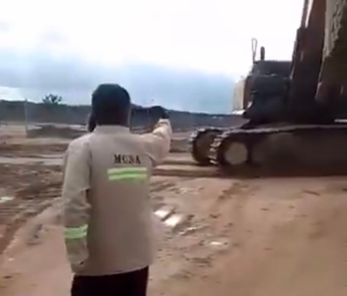 Chinese miner takes aim at excavator operator during pay row at Gweru mine