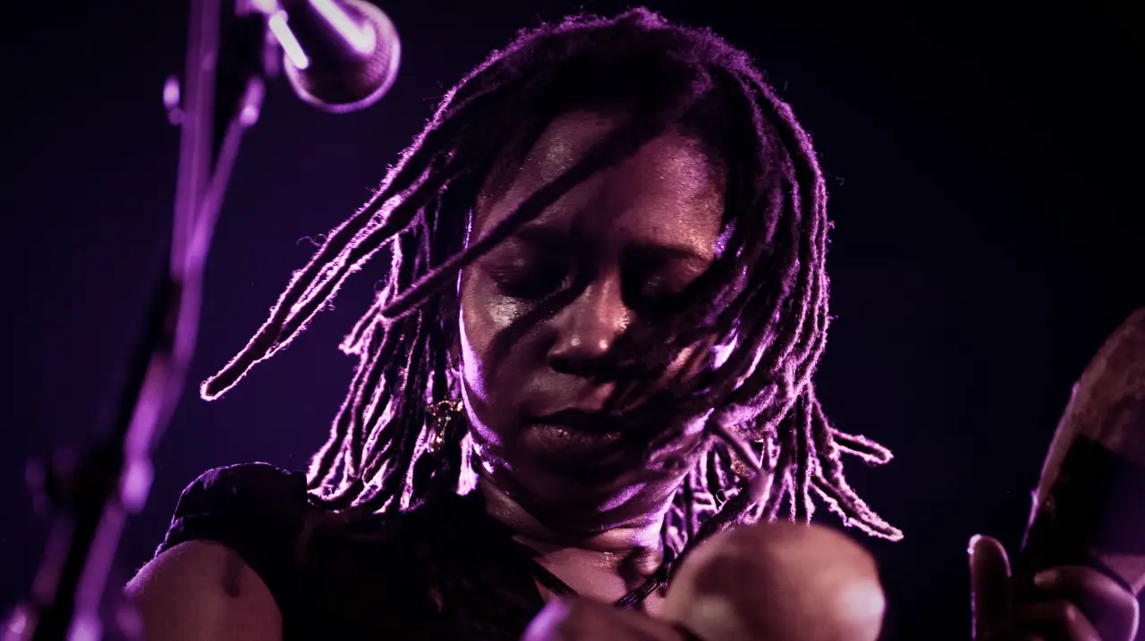The late Zimbabwean mbira musician Chiwoniso Maraire at Festspillene i Nord-Norge” (Picture by Tor Even Mathisen, CC BY-NC-SA 2.0)
