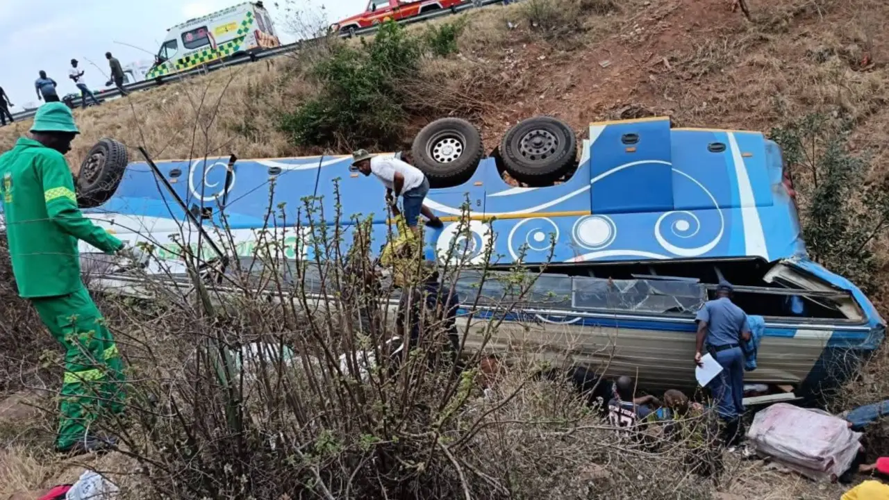 Ramaphosa mourns with Zimbabwe, Malawi after bus accident killed 42 in SA
