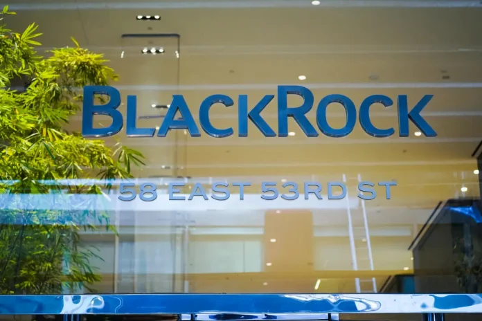 New York, NY - April 9, 2023 : Blackrock investment management office building entrance name logo at 53rd Street corporate headquarters in Midtown, Manhattan — Photo by Kasasagi Productions via DepositPhotos.com