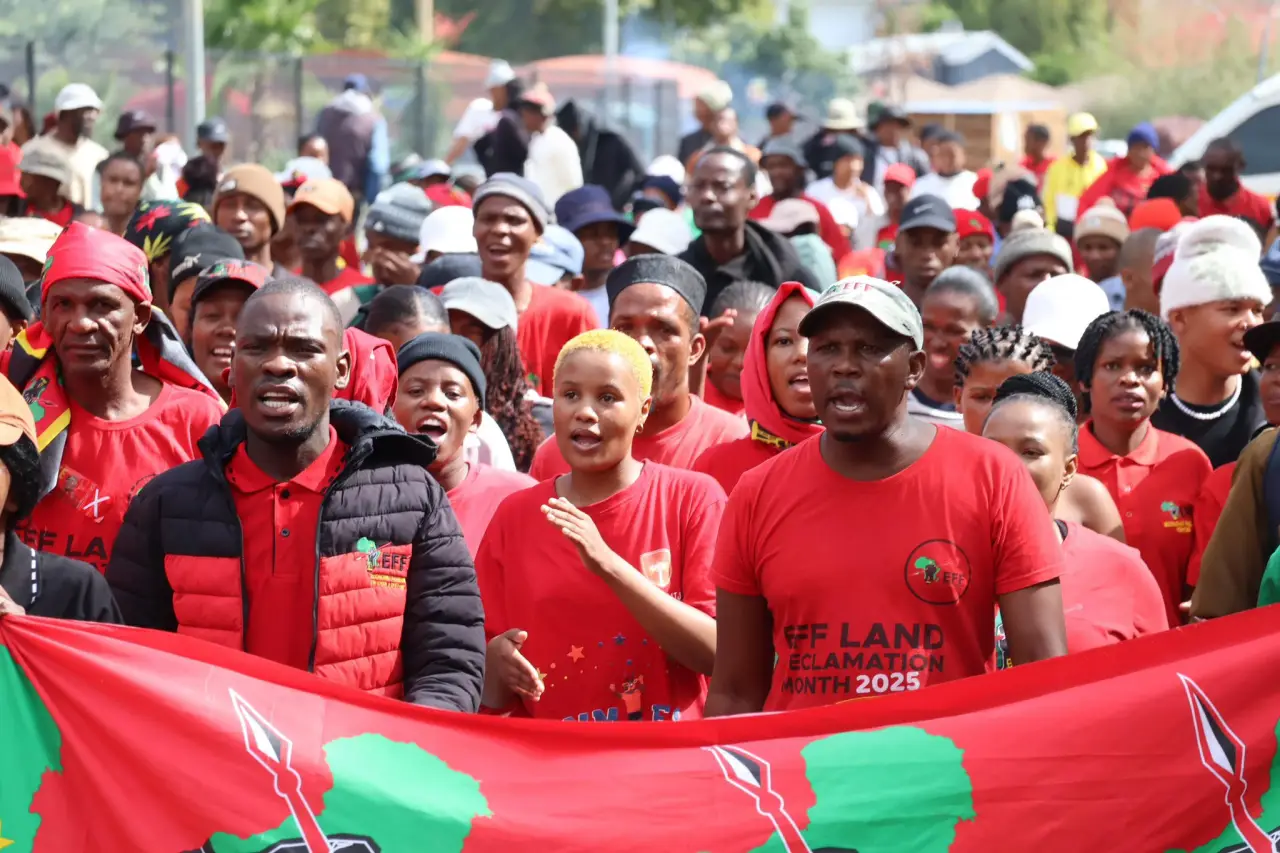 EFF party supporters marching to the Northern Cape High Court in solidarity with party leader Julius Malema (Picture via X - Economic Freedom Fighters)