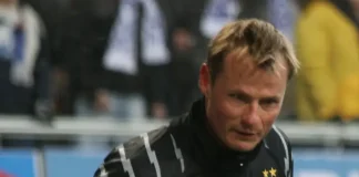 Former Arsenal goalkeeper Alex Manninger dies at 48 in tragic train collision Alex Manninger turning out for Juventus (Picture via Roger Gorączniak, CC BY 3.0 , via Wikimedia Commons)