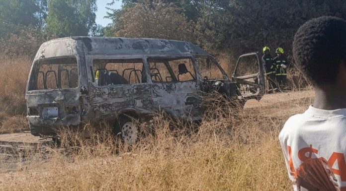The burnt-out shell of kombi which caught fire in Senga, Gweru (Picture via ZimLive.com)