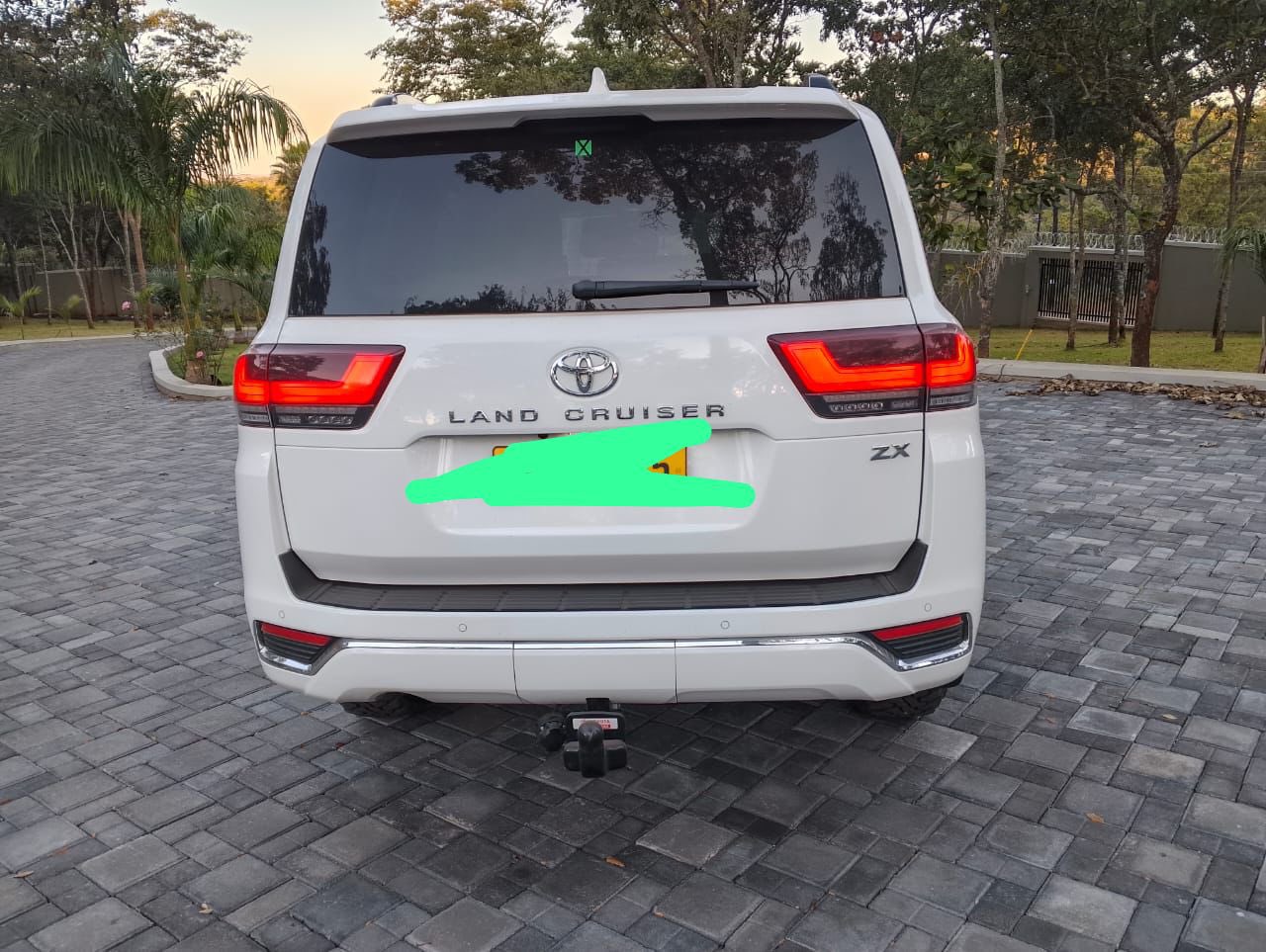 Presidential Adviser Paul Tungwarara shared pictures of the Toyota Land Cruiser bought for activist Rutendo Benson Matinyarare to buy his silence and stop him from leaking audios damaging President Emmerson Mnangagwa and his regime. (📸 Pictures va X - Paul Tungwarara)